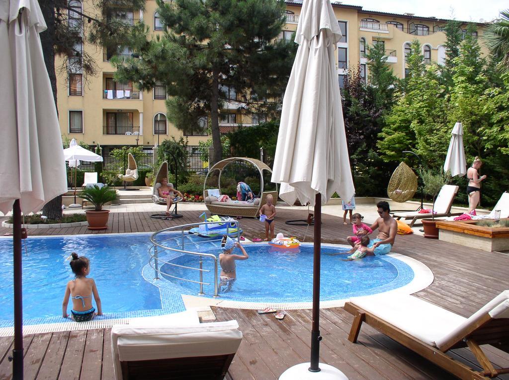 Lvv Palace Apartment 써니비치 외부 사진
