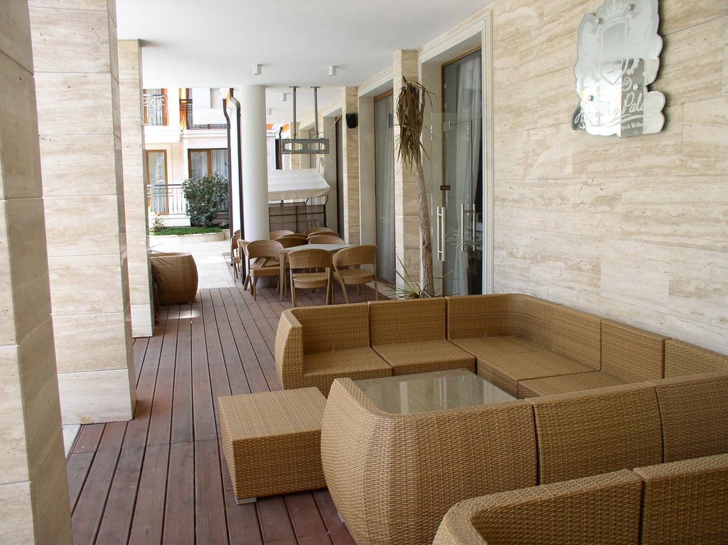 Lvv Palace Apartment 써니비치 외부 사진